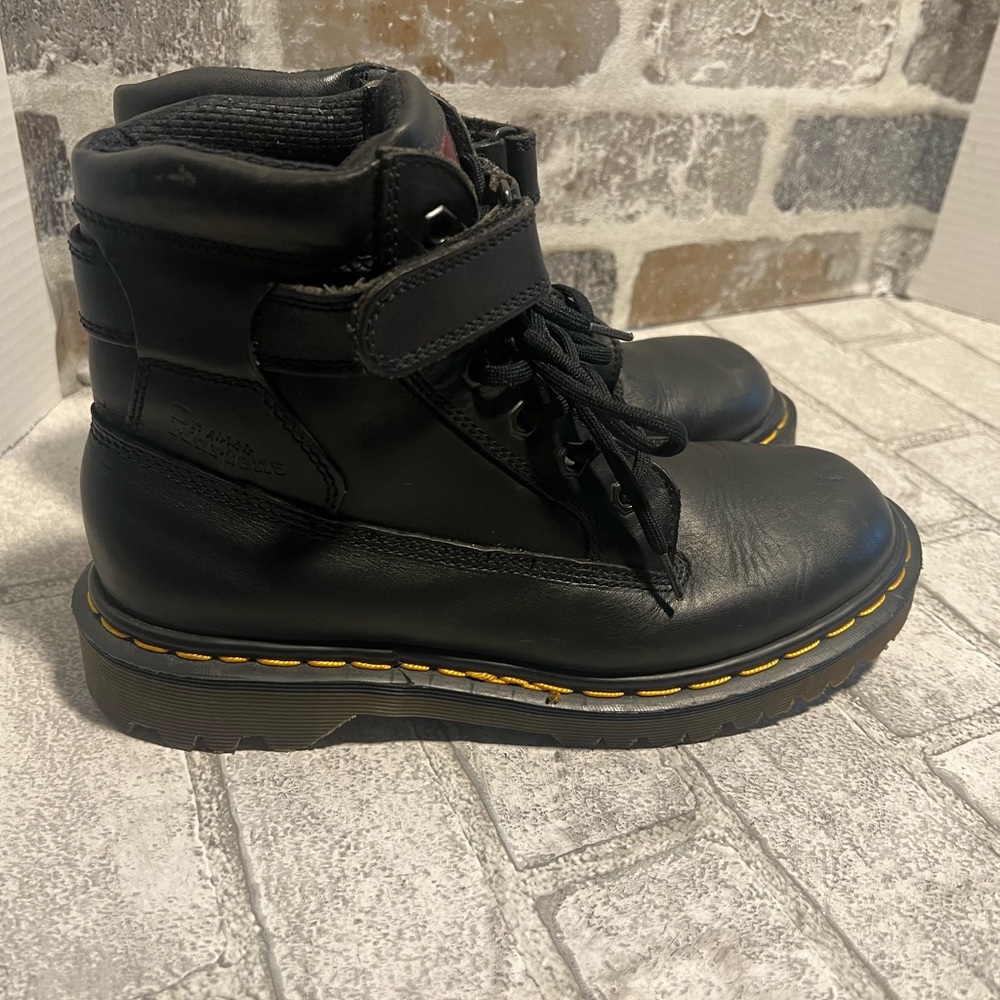 Vintage Woman’s black Dr martens boots made in England sz 5- US 7
